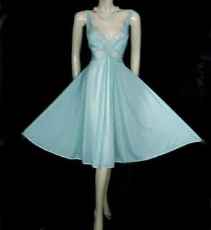 *BEAUTIFUL VINTAGE OLGA SPANDEX LACE CRISS-CROSS STRIPS NIGHTGOWN IN RARE COLOR OF CARIBBEAN